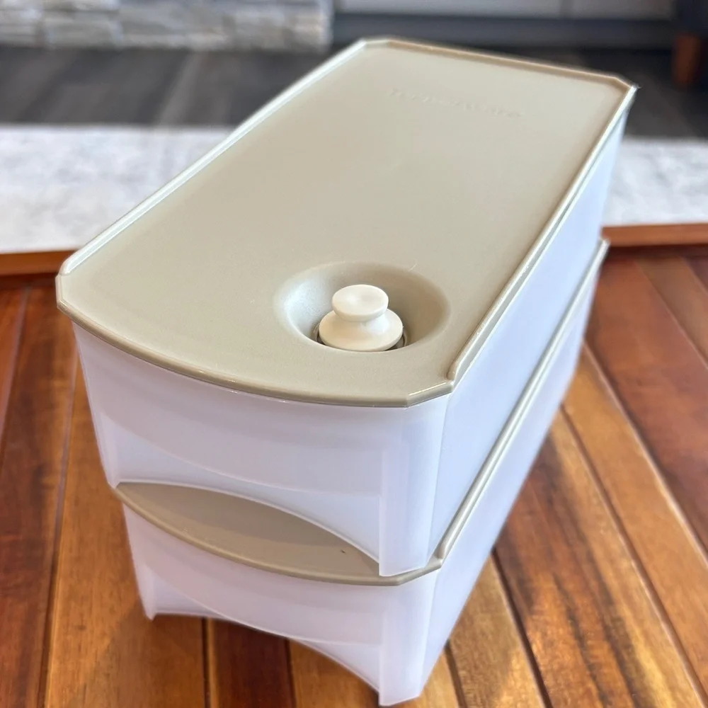 Set of 2 Tupperware Shelf Smart Containers - Hazelnut Seals